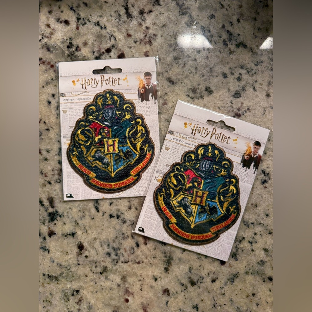 HARRY POTTER HOGWARTS CREST IRON ON PATCHES SET OF 2- NWT